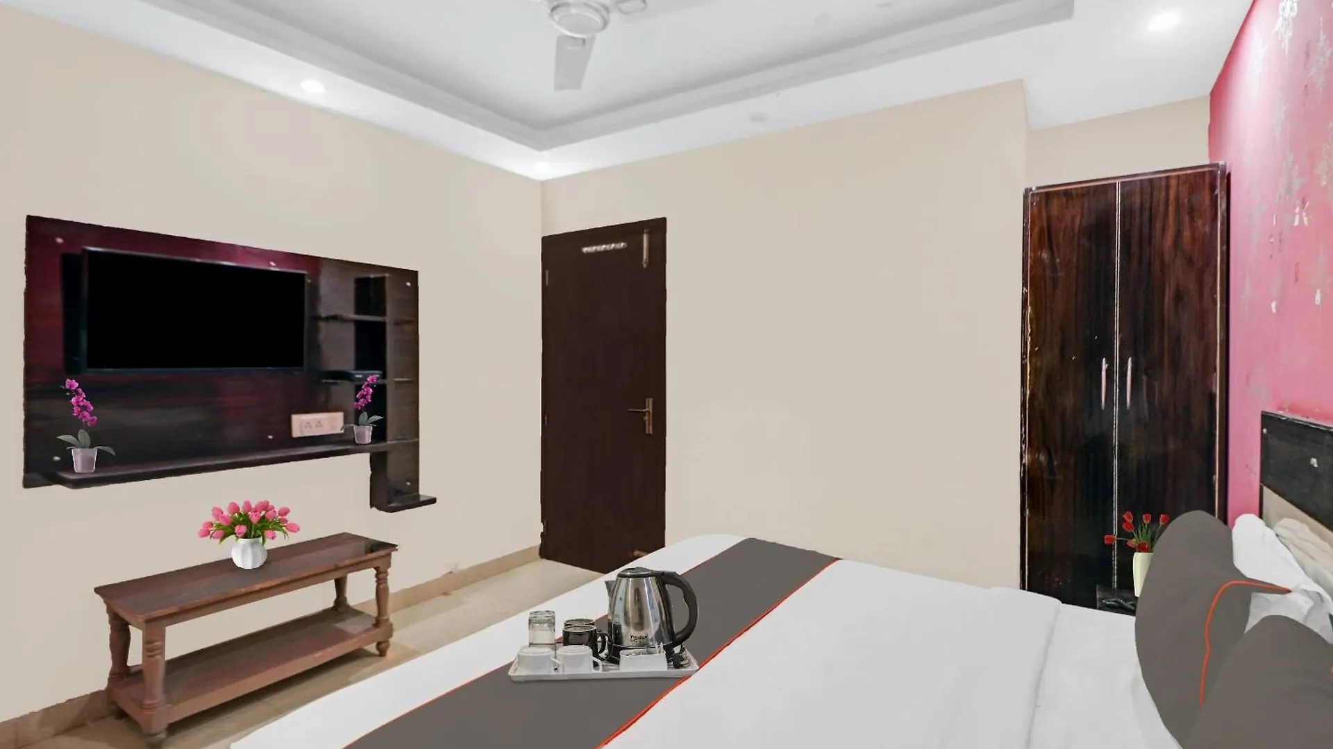 Hotel O Lotus New Delhi 3*,